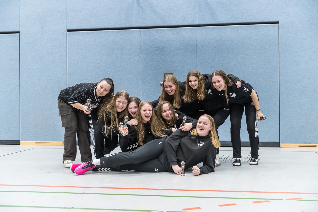 Bild 76 - B-Juniorinnen 2 Loewinnen Cup